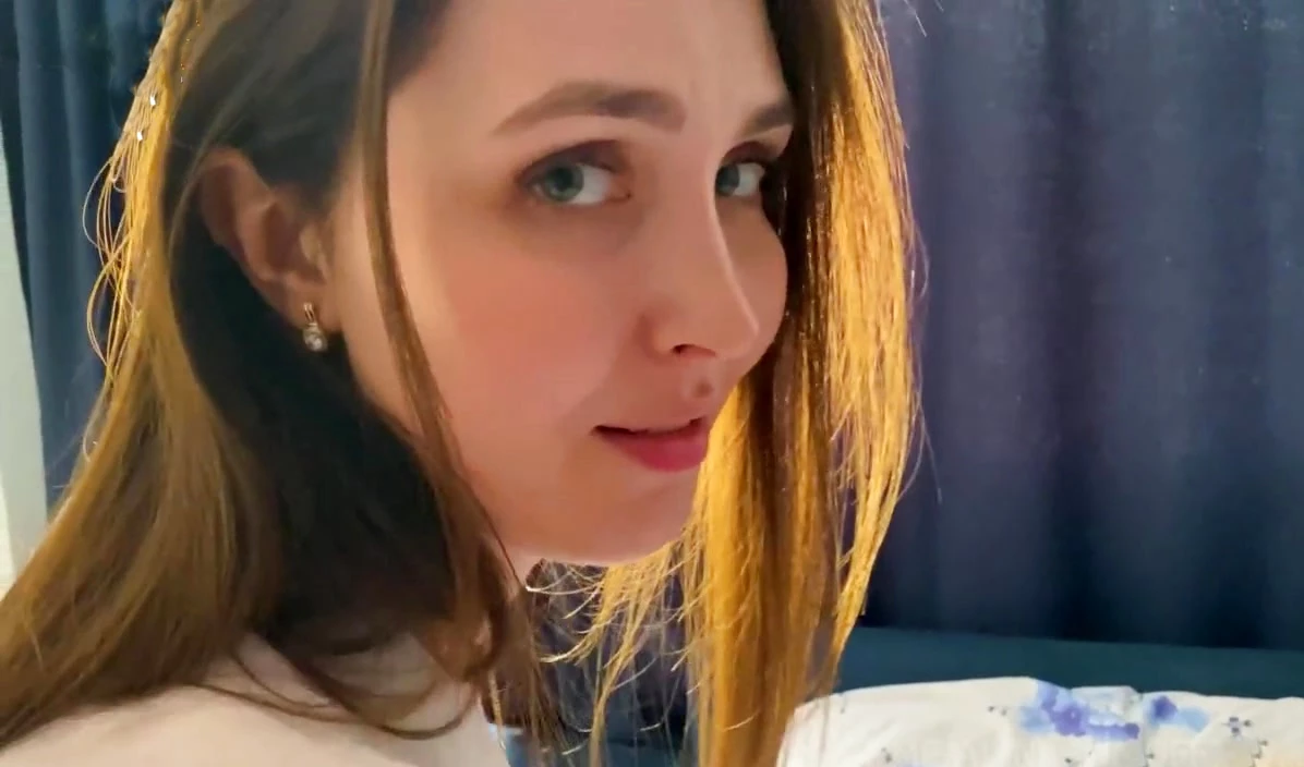 Друзья кинули пасынка, а мачеха решила, что ему срочно нужна её мокрая дырочка и жёсткий трах до дрожи