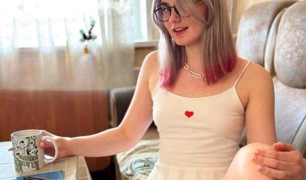 Сестра и я всегда дурачились, пока она не села мне на член и не попросила жёстче